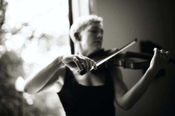 Black and white of Maura Kropke playing her violin